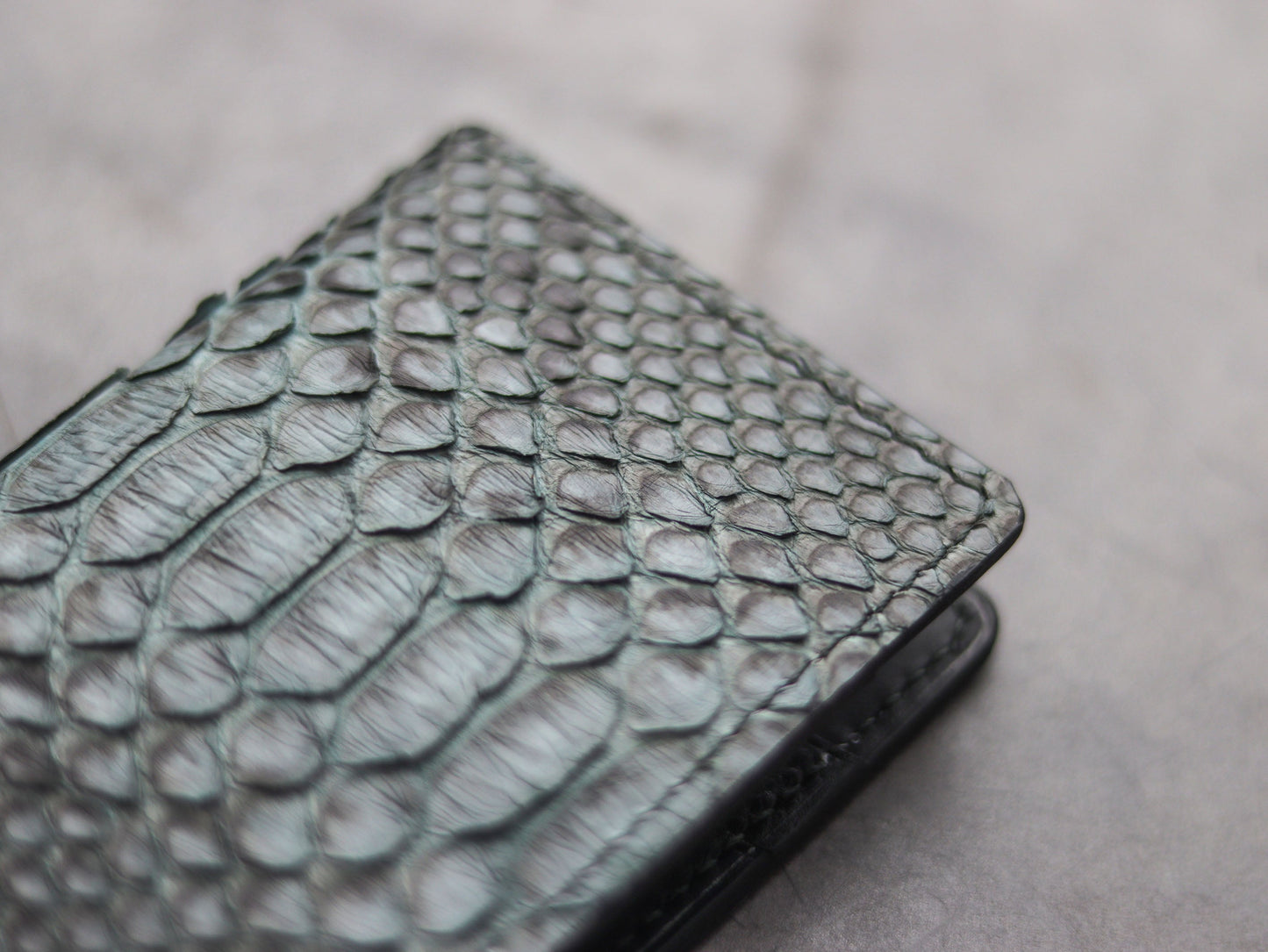 ARTEMUS - BIFOLD WALLET IRIDIUM GRAY PYTHON SKIN