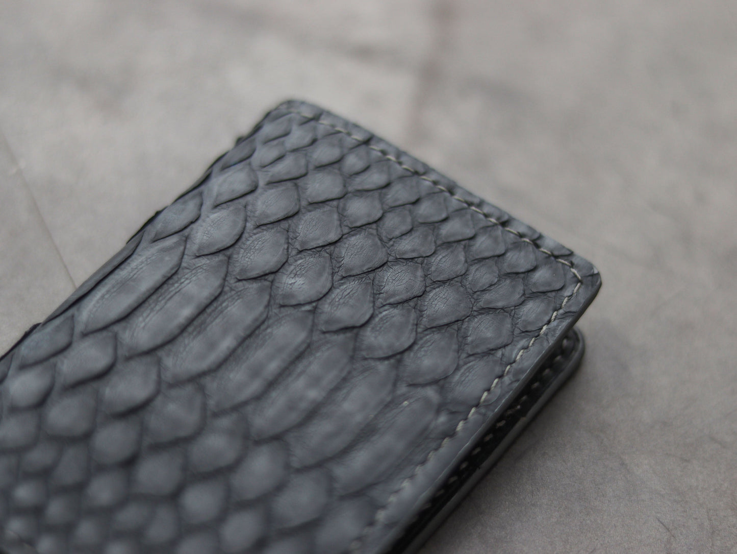 ARTEMUS - BIFOLD WALLET SLATE GRAY PYTHON SKIN