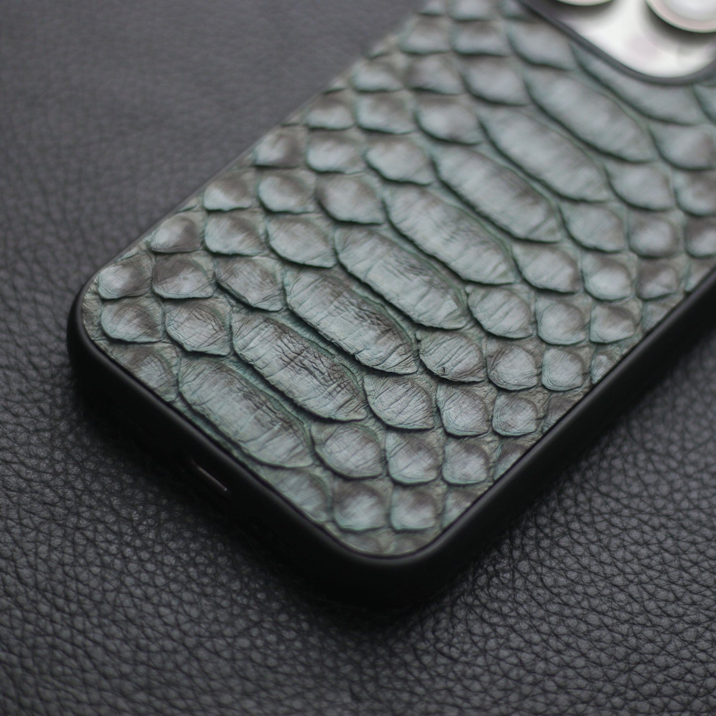 IRIDIUM GRAY PYTHON SKIN PHONE CASE (CENTER SCALES)