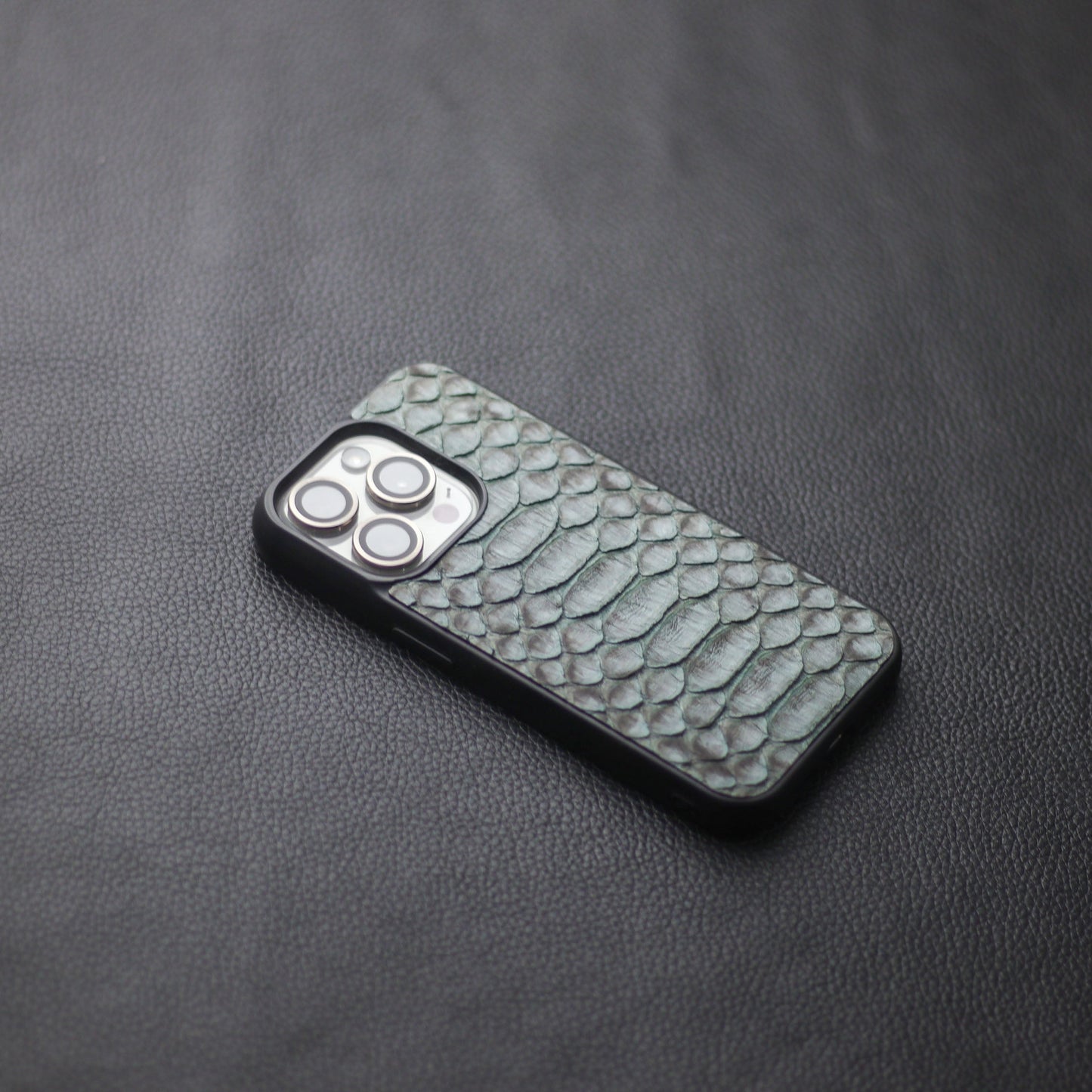 IRIDIUM GRAY PYTHON SKIN PHONE CASE (CENTER SCALES)