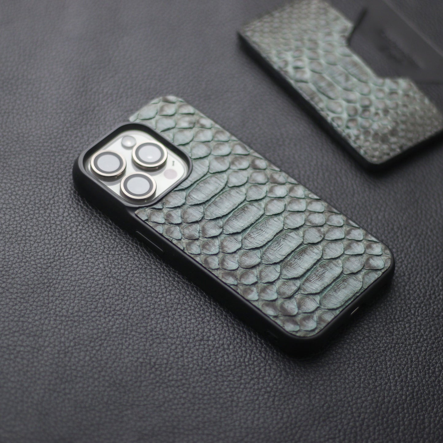 IRIDIUM GRAY PYTHON SKIN PHONE CASE (CENTER SCALES)