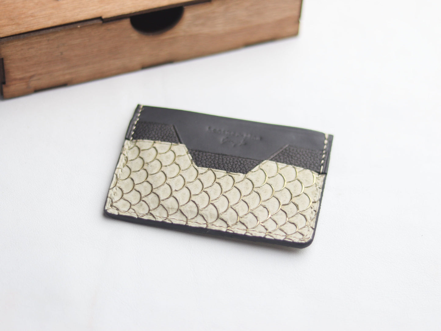 AUGUSTUS - MINIMAL WALLET CHIFFAN BIEGE TILAPIA FISH SKIN