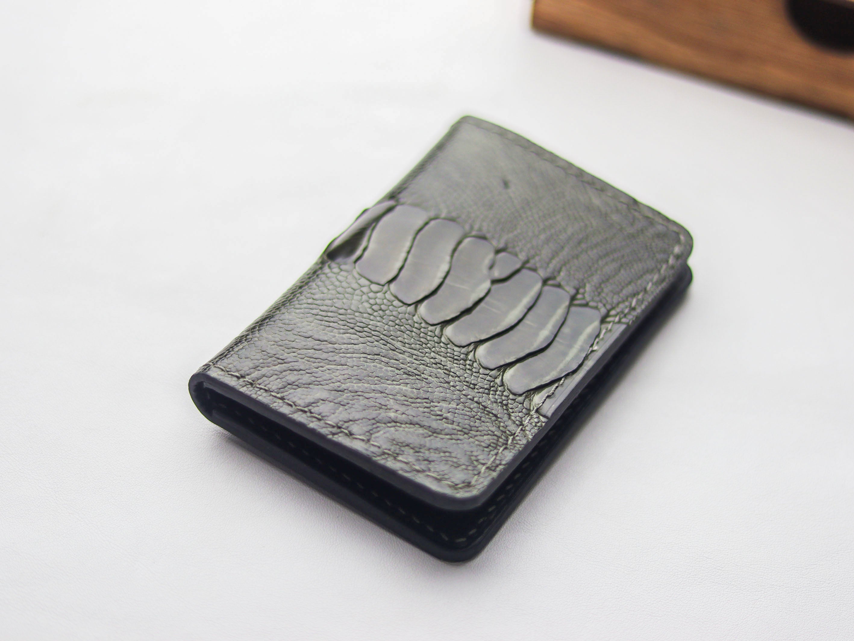 ARTEMUS - BIFOLD CARD WALLET GRAPHITE GRAY OSTRICH LEG SKIN