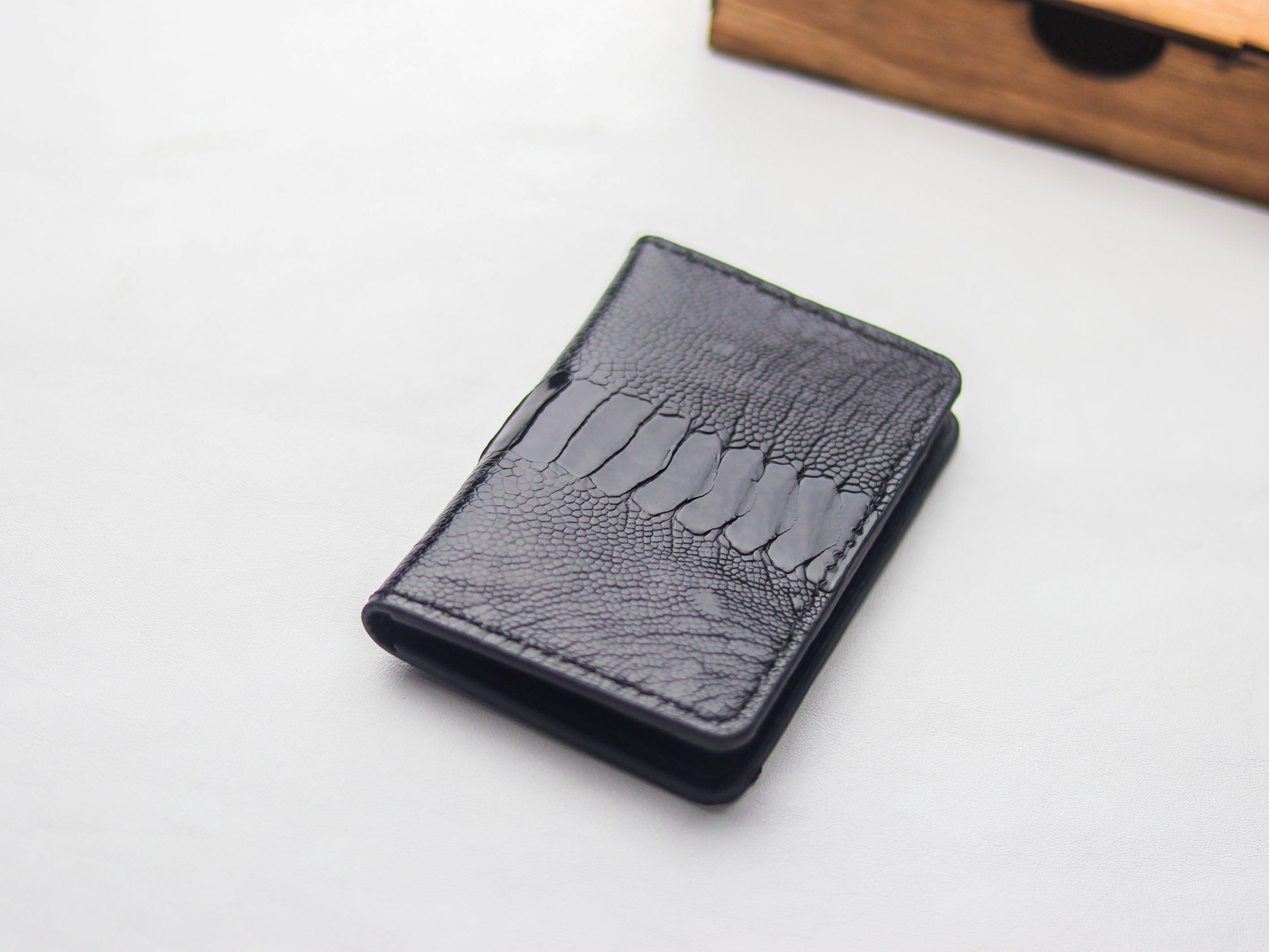 ARTEMUS - BIFOLD CARD WALLET RAVEN BLACK OSTRICH LEG SKIN